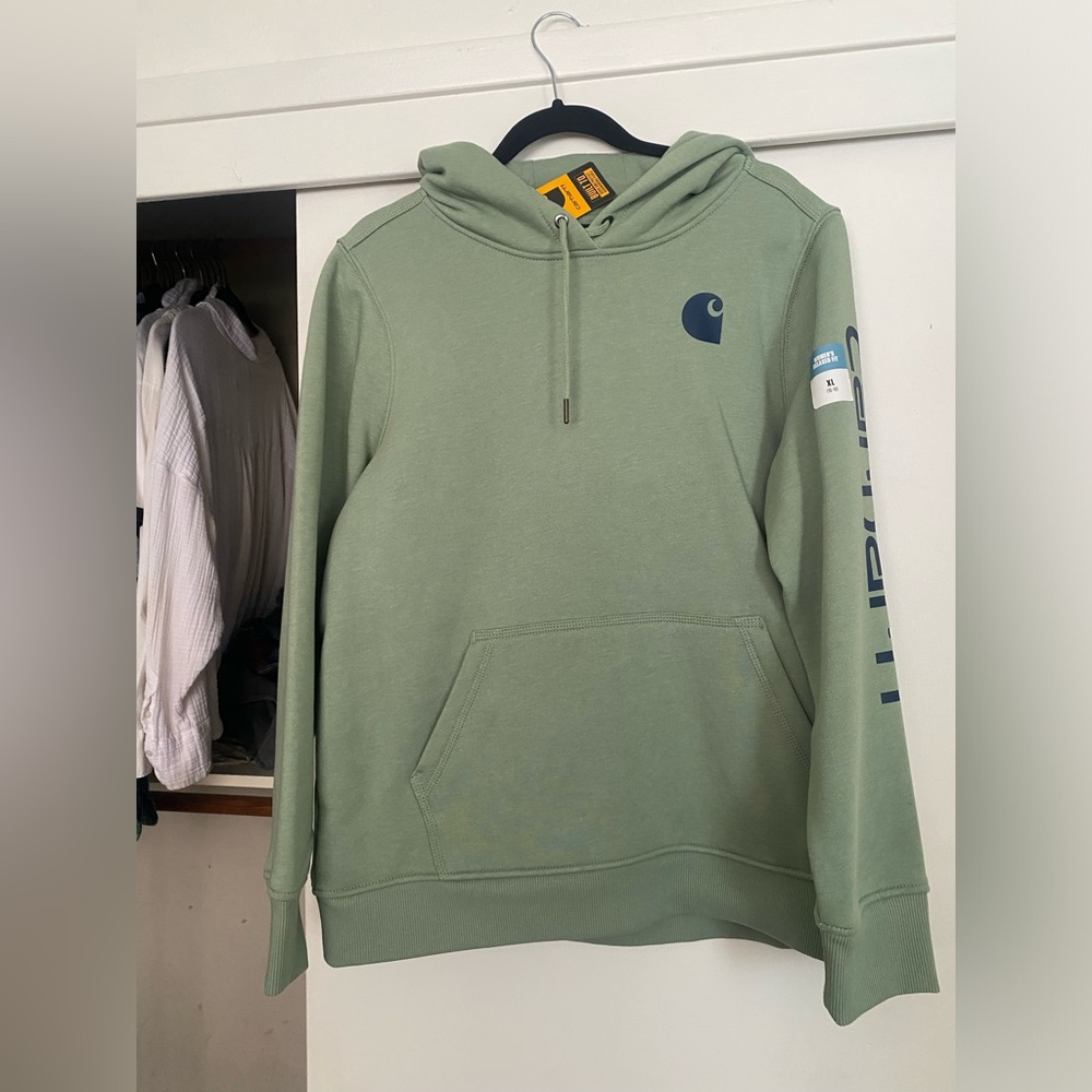Women’s Carhartt hoodie. Never worn.